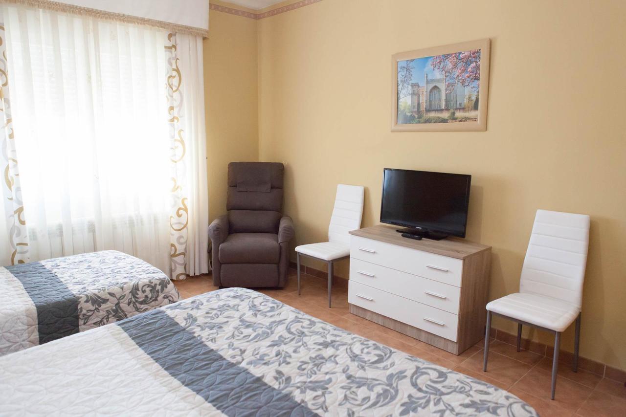 La Rosaleda De Orgaz Pension Buitenkant foto