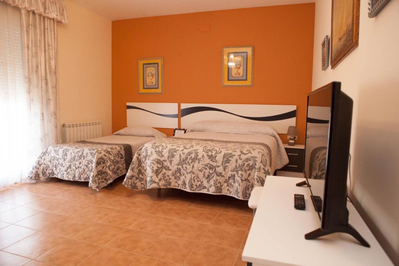 La Rosaleda De Orgaz Pension Buitenkant foto
