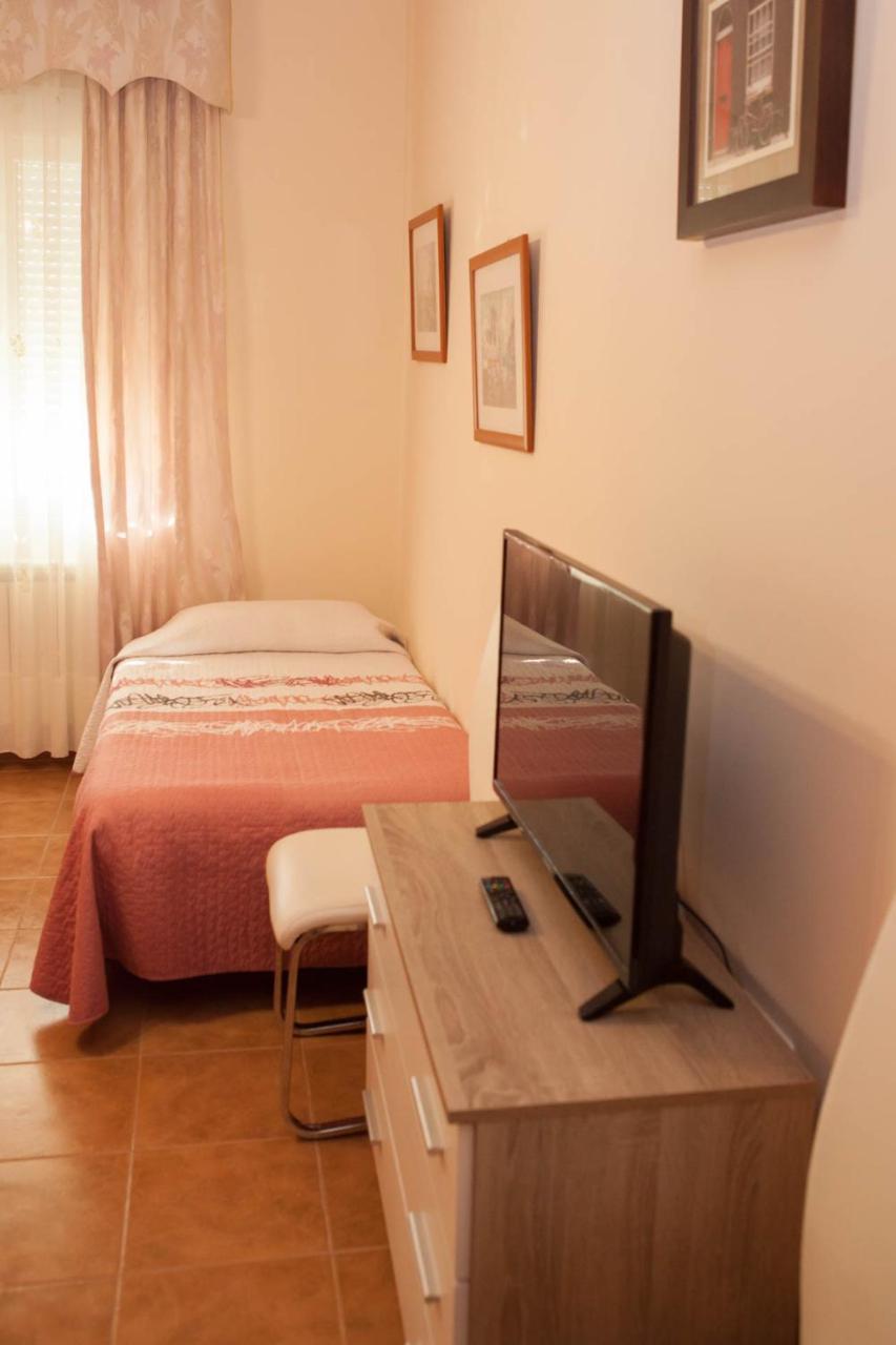 La Rosaleda De Orgaz Pension Buitenkant foto