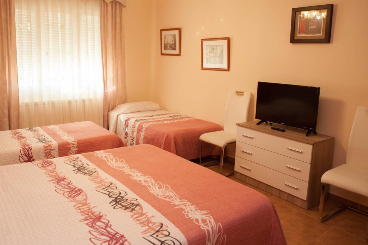 La Rosaleda De Orgaz Pension Buitenkant foto