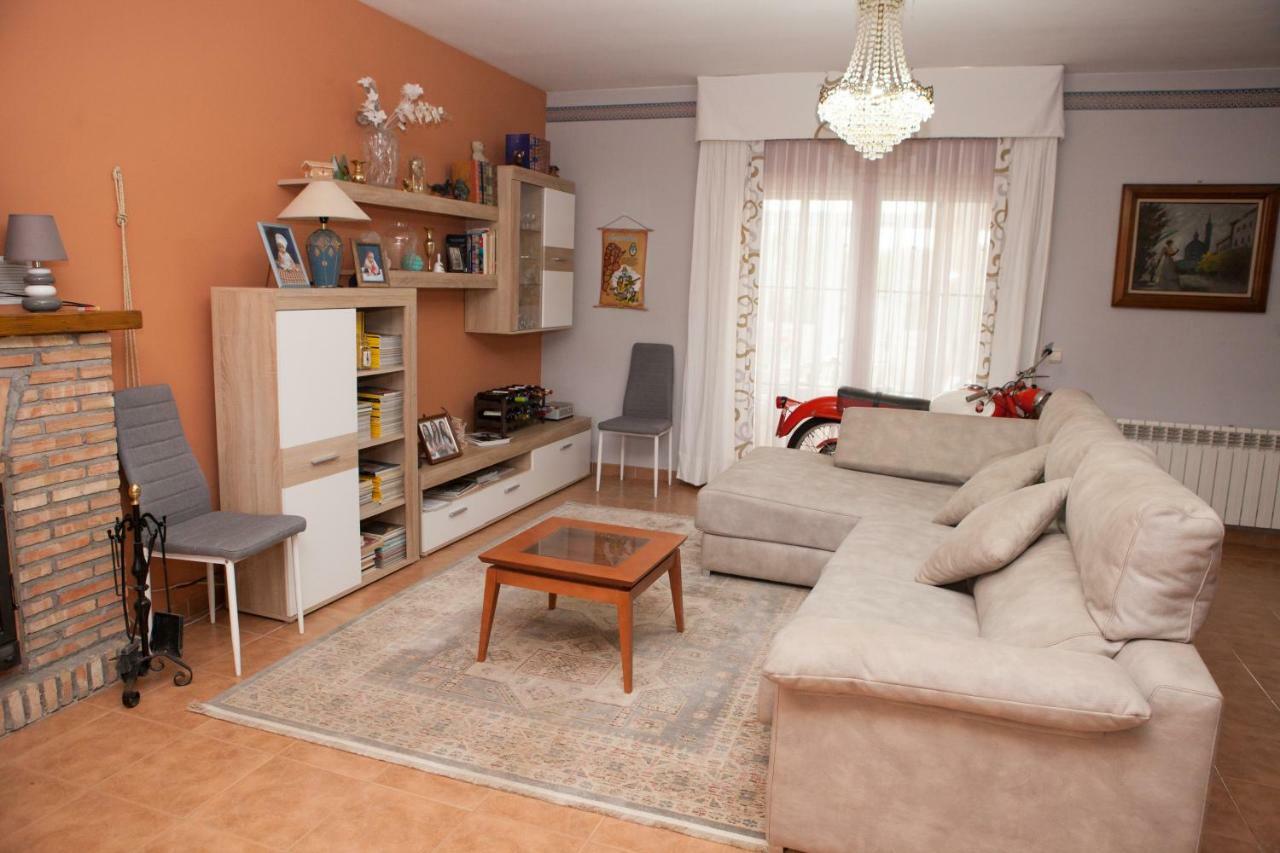 La Rosaleda De Orgaz Pension Buitenkant foto